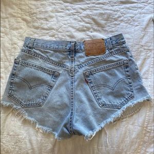levi’s 550 denim shorts with rips and pockets
